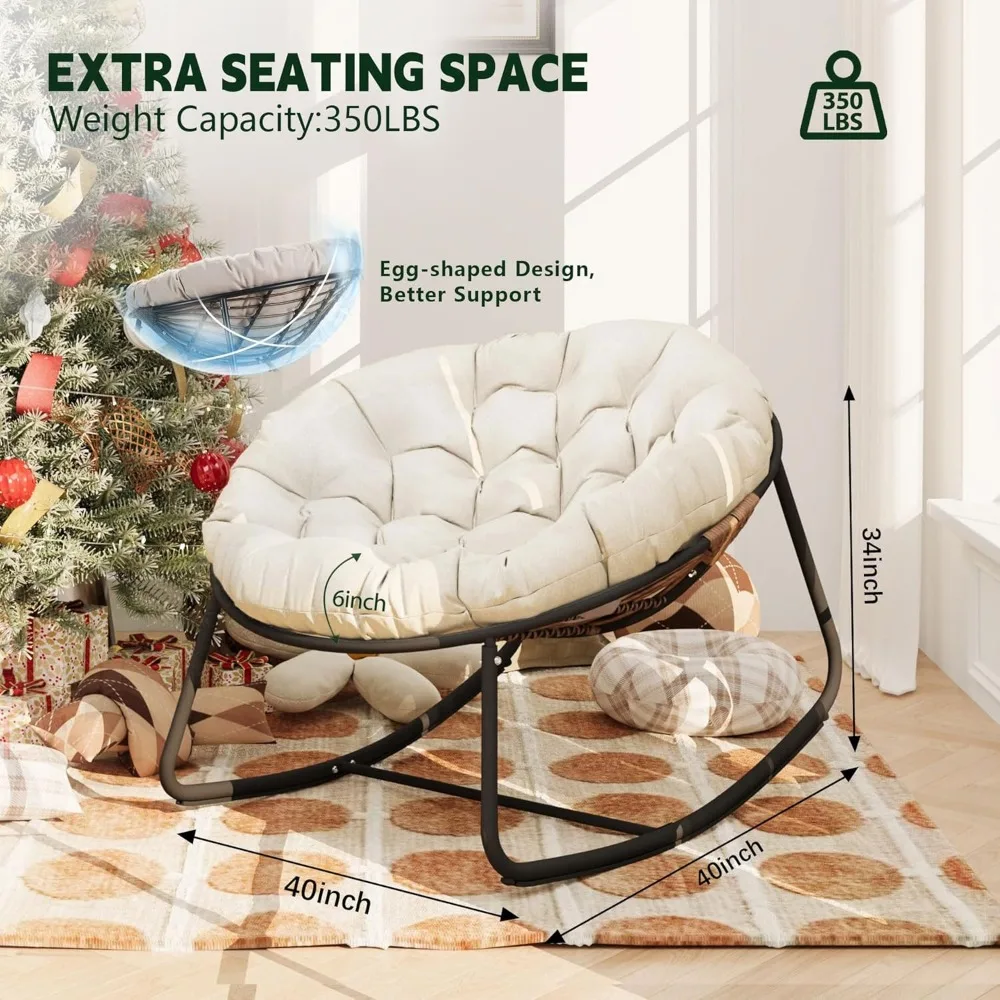 Sedia a dondolo Papasan imbottita beige oversize con struttura nera e sedia a uovo in vimini per lounge