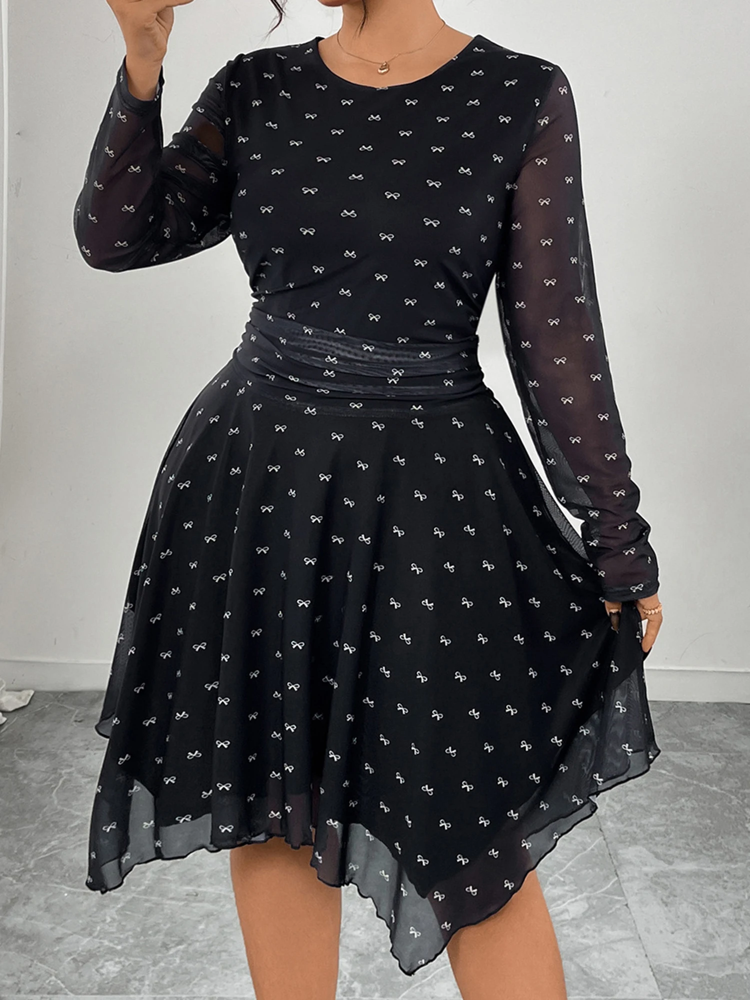 ชุดเดรสแม็กซี่เดรสคอวีแขนระบายลายดอกไม้ของผู้หญิง ชุดเดรสโบโฮพลิ้วไหวหรูหราพร้อมเข็มขัดและผ่าข้าง