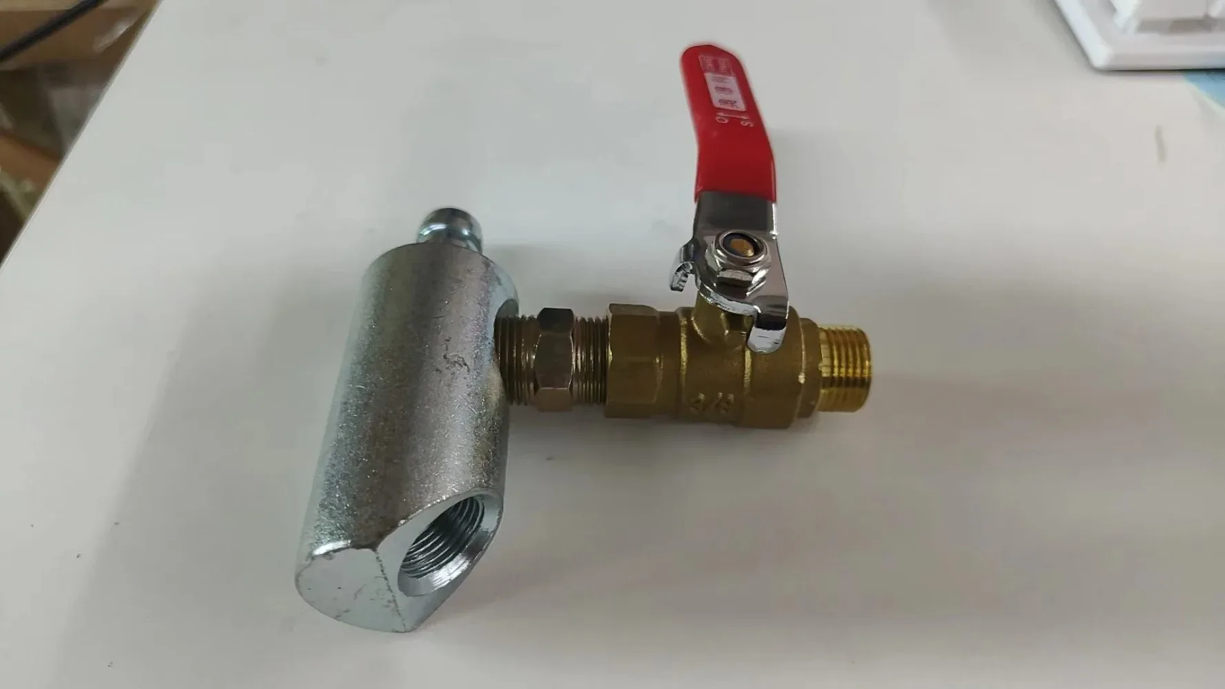 

Трехходовой клапан для портативного пескоструйного аппарата 5/10 галлонов/20 галлонов для пескоструйной обработки