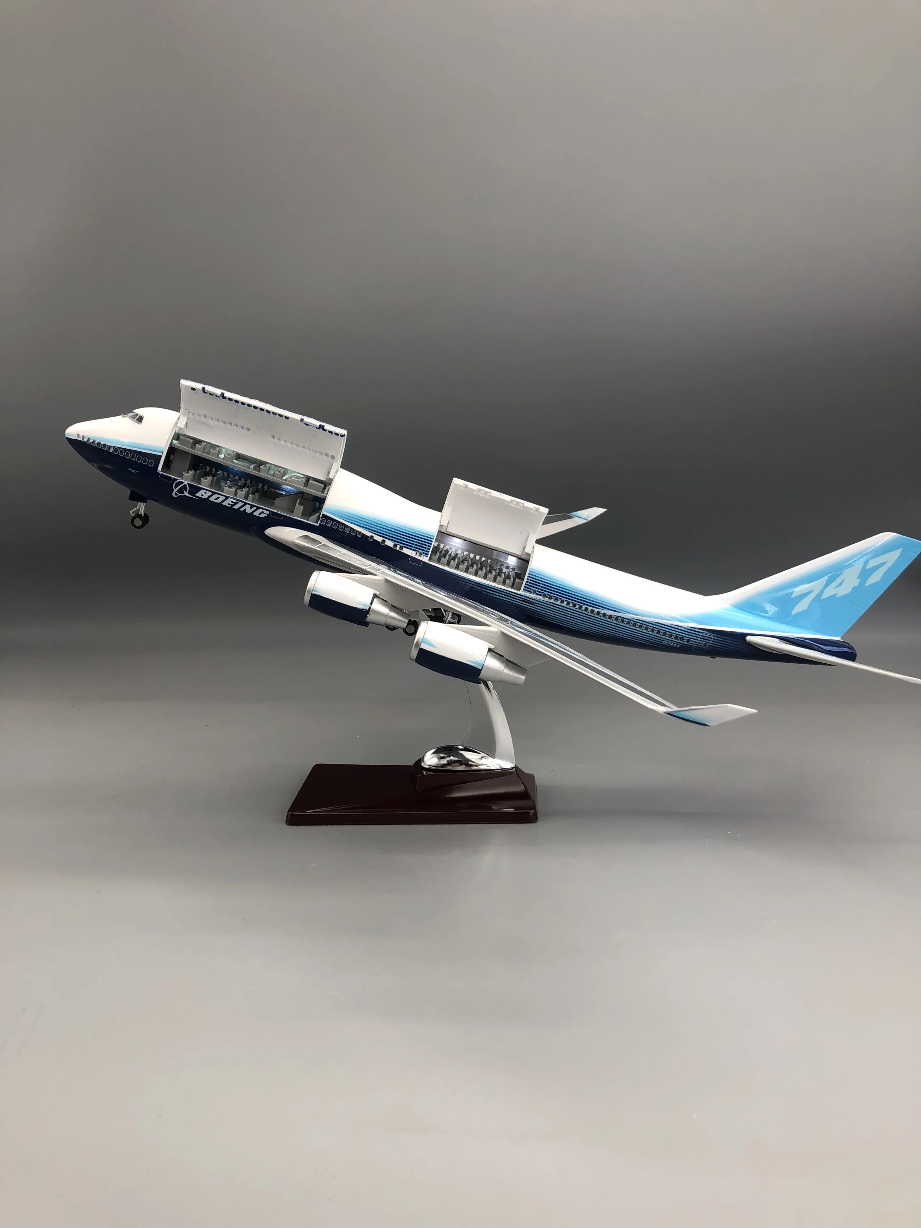 

1/150 Scale Diecast Resin Aircraft Model 747 prototype with Openable Doors and Detailed Cabin Ideal Gift for Aviation Fans