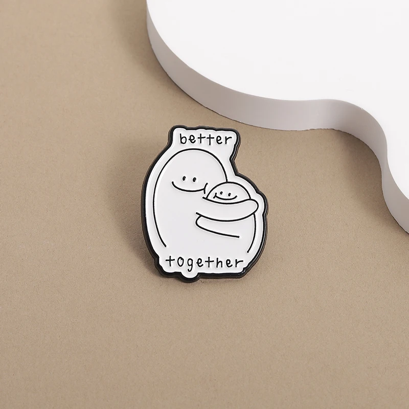 أفضل معا المينا دبابيس الكرتون بسيط الرجال العناق بروش شارة التلبيب دبوس متعة الملحقات هدية لأصدقاء العائلة