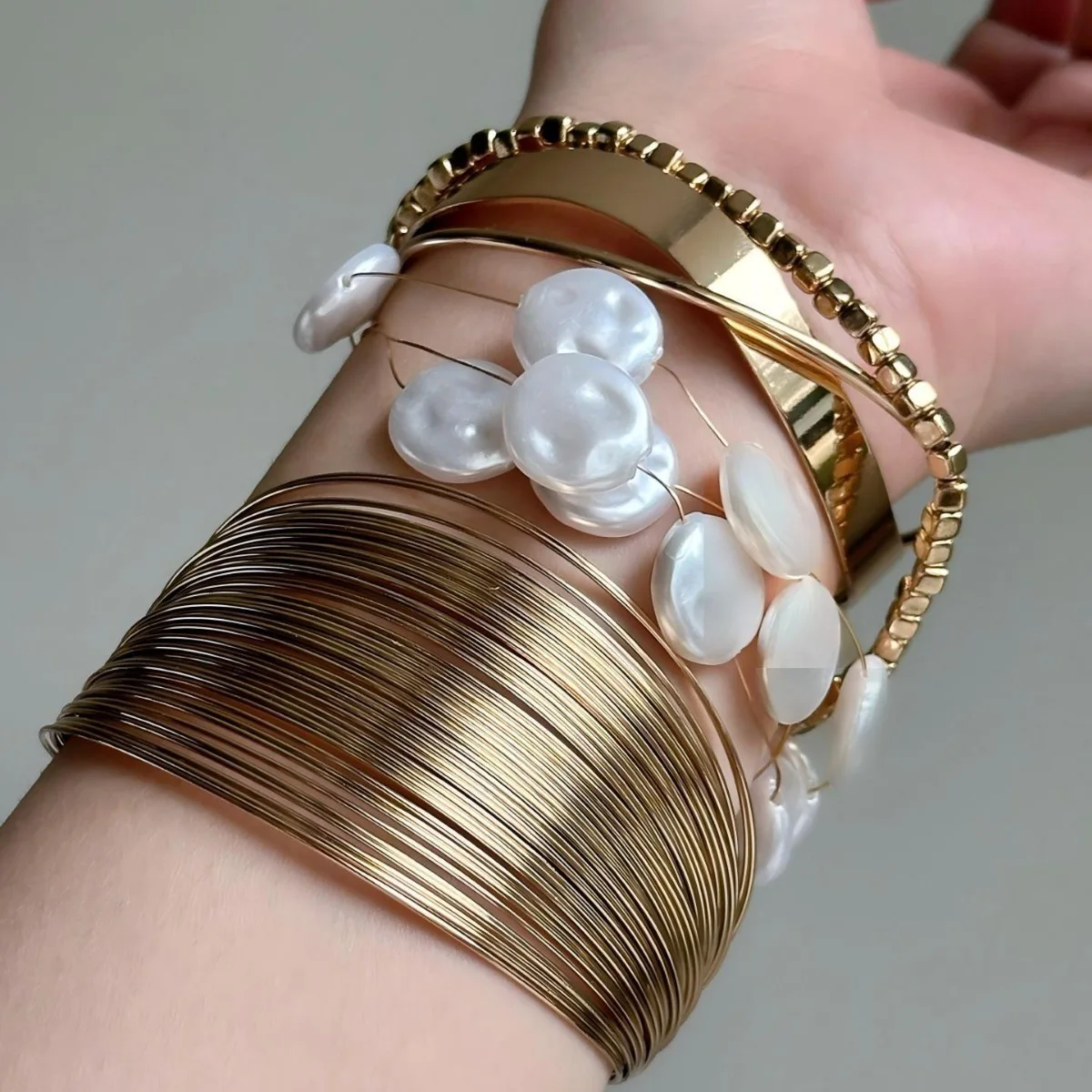 4 fashionable and elegant bracelet sets, suitable for daily wear, holiday party outfits, and gifts for mothers