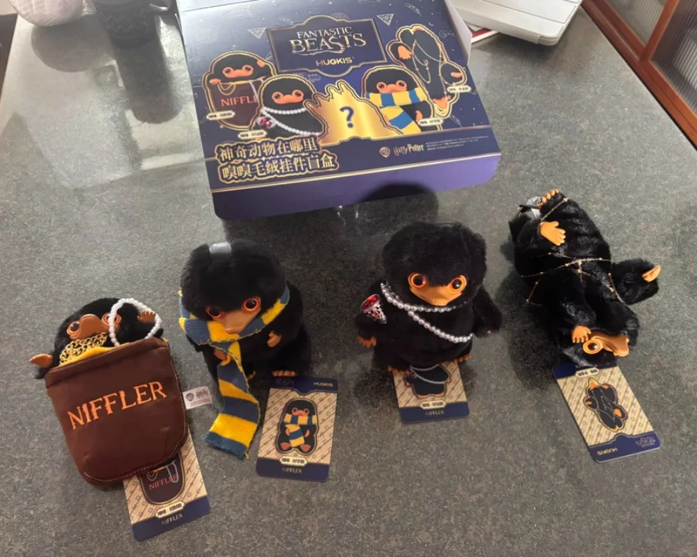 

HUGKIS Genuine Harry Fantastic Beasts Niffler Vinly Blind Box Keychain Pendant Mystery Box Action Figure Decoration Gift
