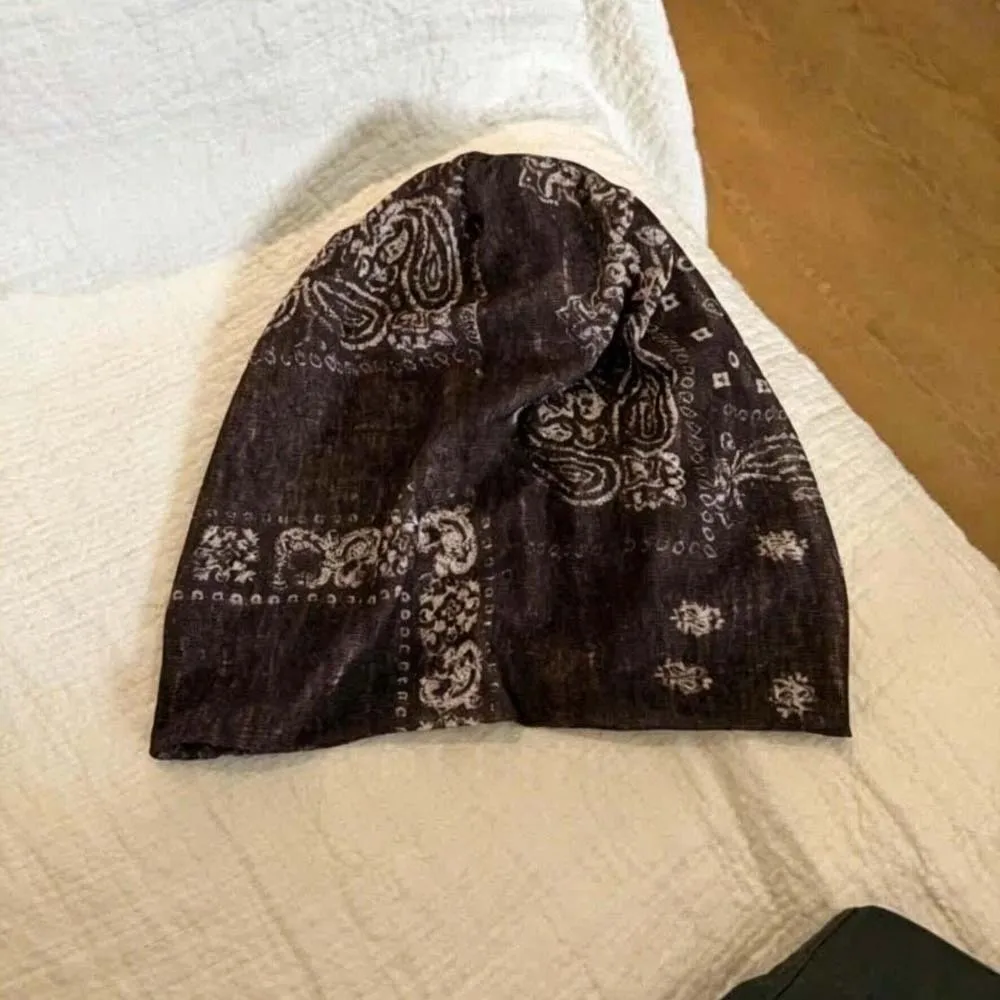 Vintage Paisley Beanie Thin Fabric Retro Print Breathable Slouchy Hat Breathable Soft Touching Face Framing Bonnet Daily Styling