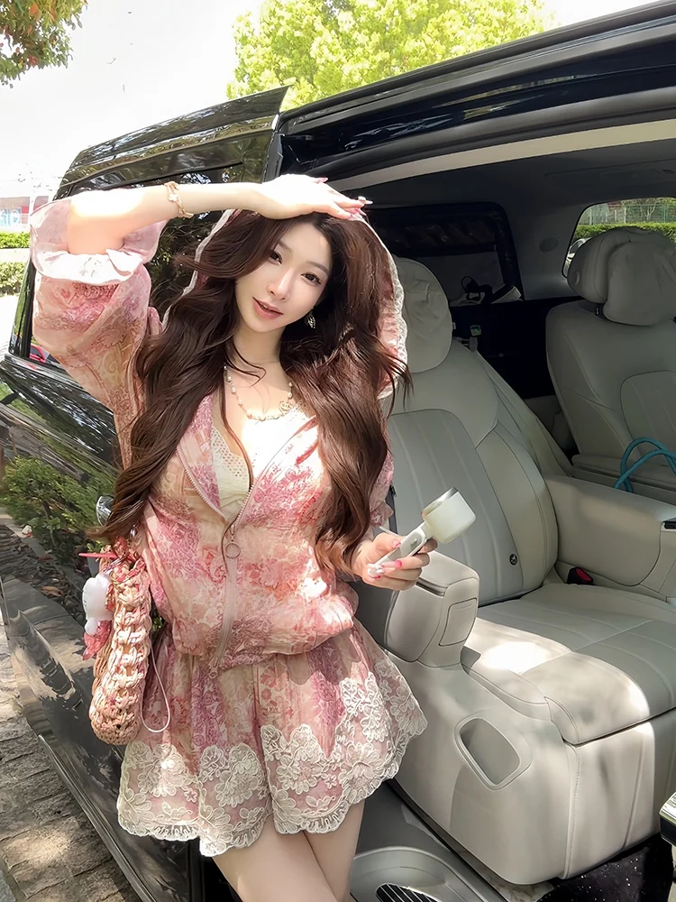 

Summer Women's Hat Print Sun Protection Top And Ruffle Shorts Set Casual Style Machine Sewn Lenzing Fiber Leisure Scene