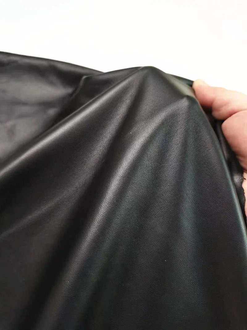 0.6 مللي متر أسود الطبقة الأولى جلد الغنم رقيقة جدا الملابس الجلدية النسيج إصلاح النسيج الجلدي بالجملة