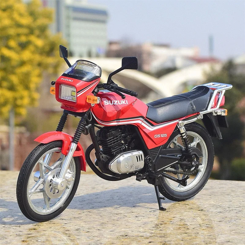 

1:12 SUZUKI GS125 Alloy Retro Motorcycle Model Diecasts Metal Classic Street Motorcycle Model Sound and Light Childrens Toy Gift