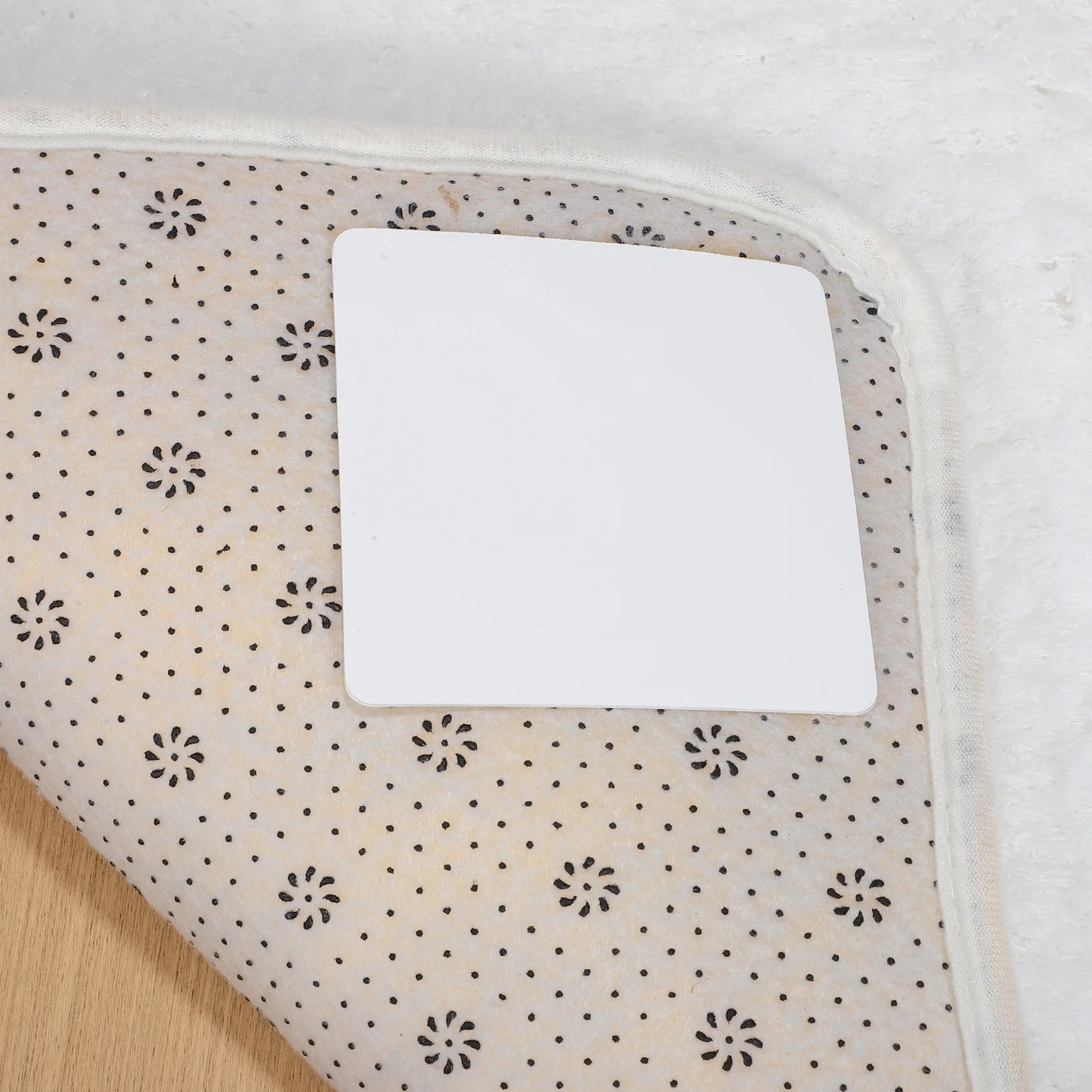 8 Stück Teppich-Eckengriffe, Teppich-Pad-Greifer, Anti-Rutsch-Klebeband für Teppiche unter Teppichen, rutschfeste Pads, Teppich-Eckengriffe, Klebeband für Teppiche