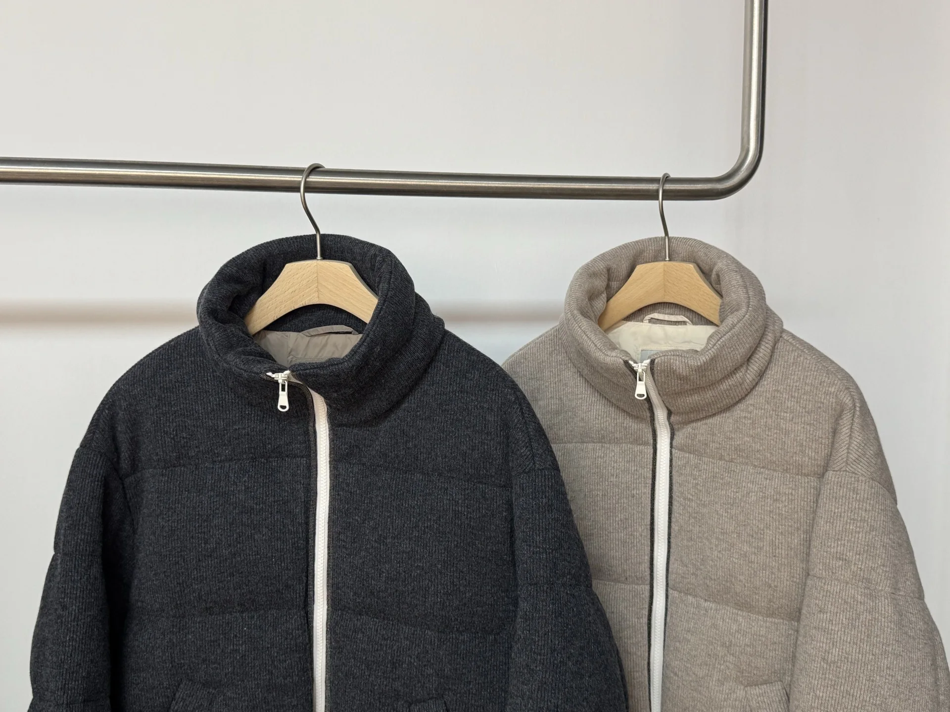 เสื้อแจ็คเก็ตขนห่านสีขาวถักนิตติ้งแฟชั่นคุณภาพสูงสำหรับผู้หญิง ฤดูใบไม้ร่วง/ฤดูหนาวใหม่