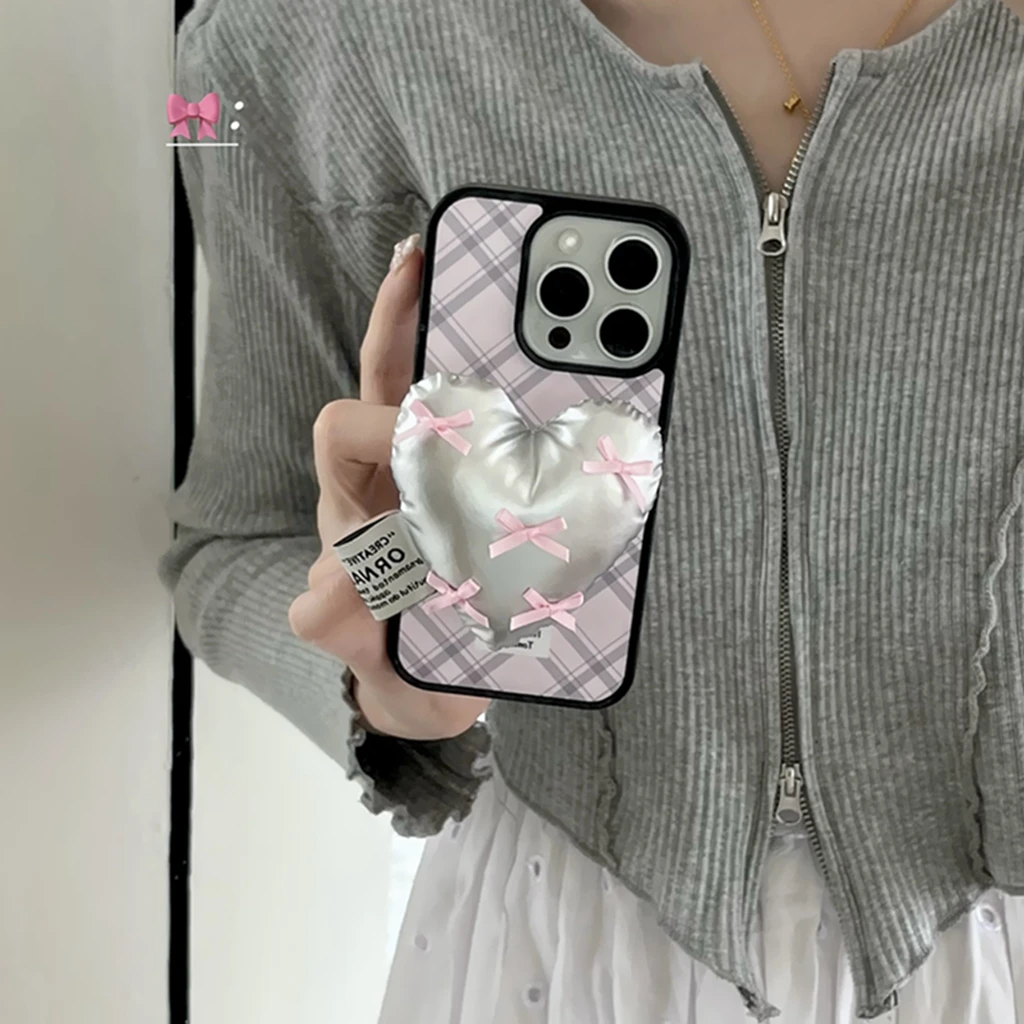 

Простой розовый сетчатый узор с большим бантом Love и держателем, противоударный чехол для телефона для iPhone 17, 16, 15, 14, 13 Pro Max