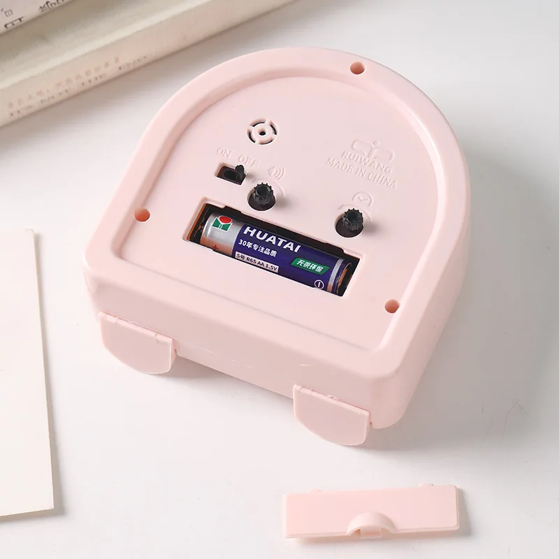 小型デスクトップ時計 シンプルでスタイリッシュな目覚まし時計 学生向け クリエイティブなサイレントプラスチック時計 寝室の入り口の装飾に最適