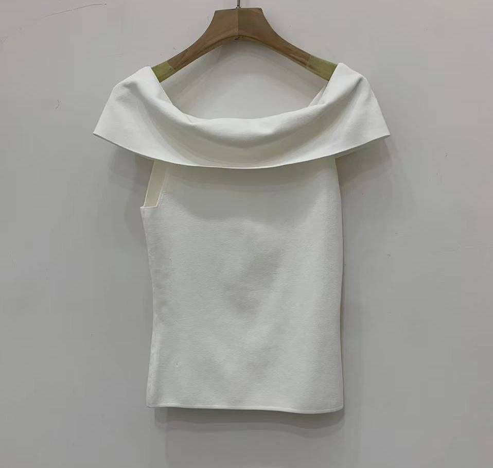 Damski letni nowy biały sweter z dzianiny na jedno ramię z krótkim rękawem i elastycznym topem na co dzień