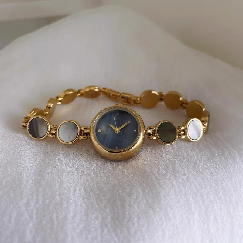Simple Fritillary Small Disc Bracelet Watch Retro Quartz Ladies Exquisite Watch