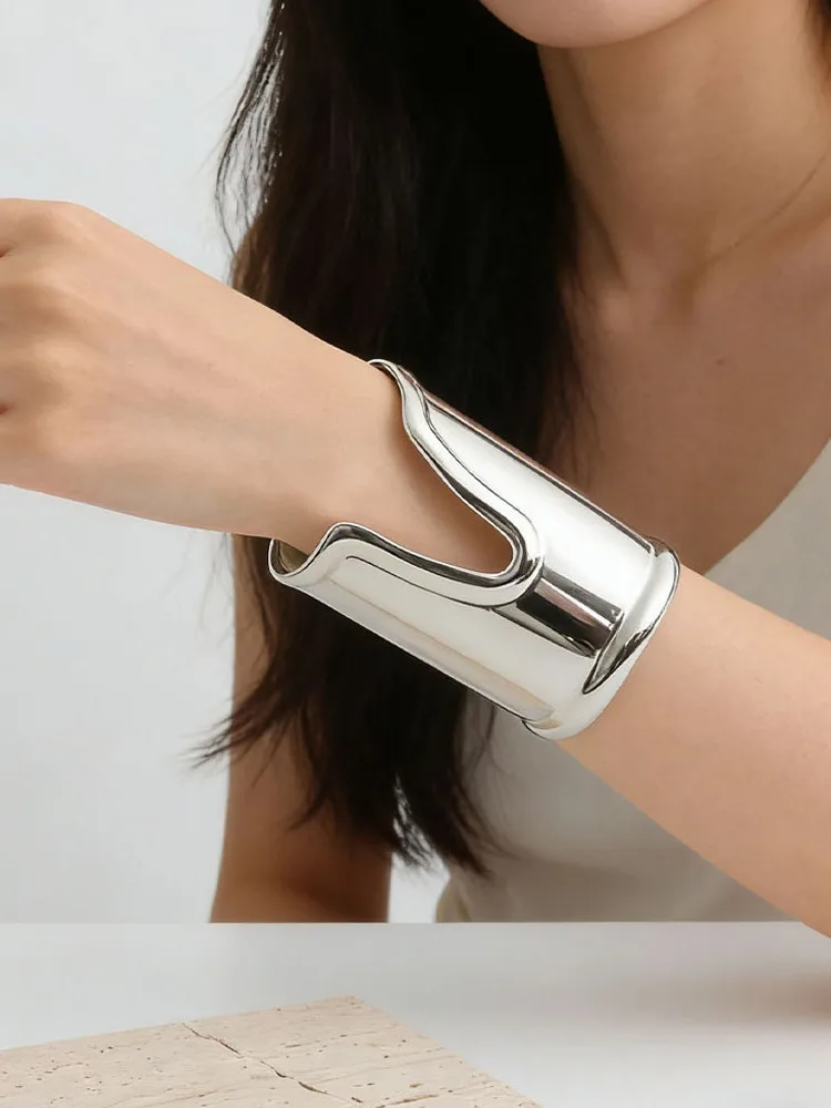 

Gold Polished Wide Edition Bracelet Women's Party Fashionable Simple Hand Jewelry Accessory out Celebrity Not Same