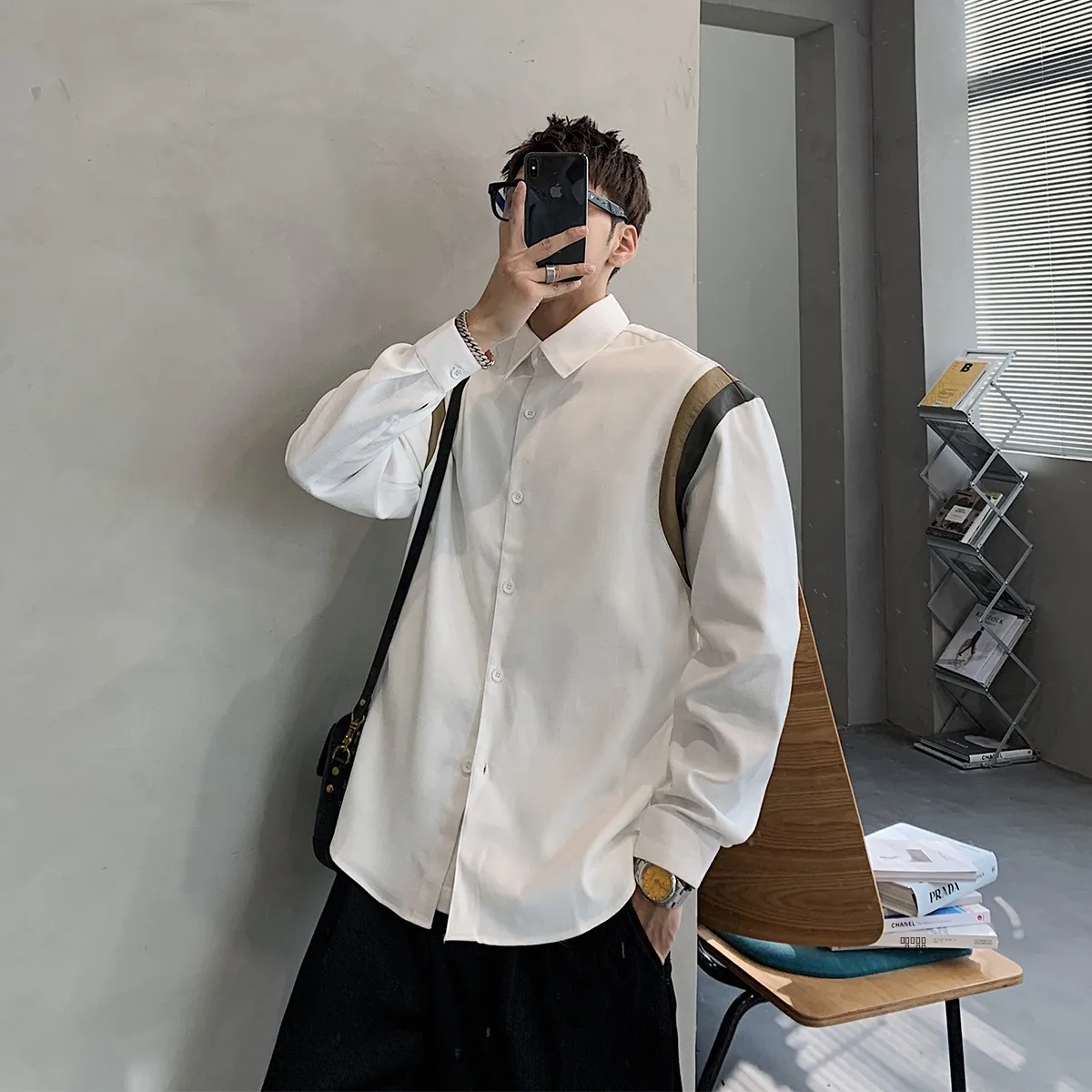 

Мужская повседневная свободная рубашка с длинным рукавом, весна 2024, с кожаными вставками, отложным воротником, стандартного кроя, тонкая, для весенней носки
