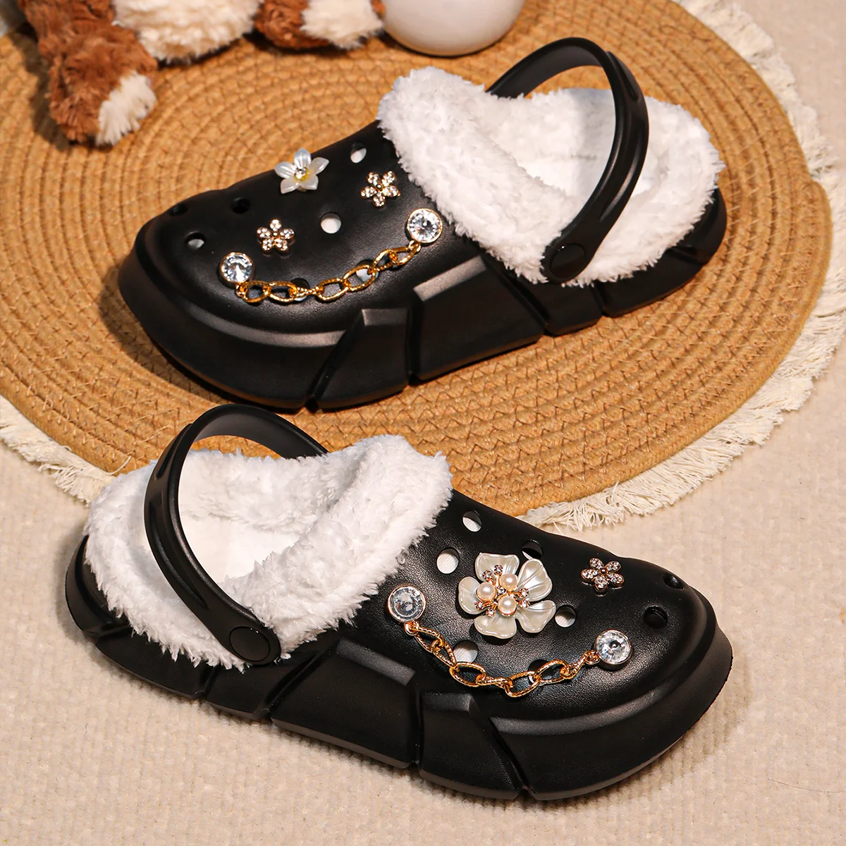 

Youth Winter Lightweight EVA Clogs, slip-on indoor/outdoor slippers for boys and girls, warm and comfortable for casual wear, pe