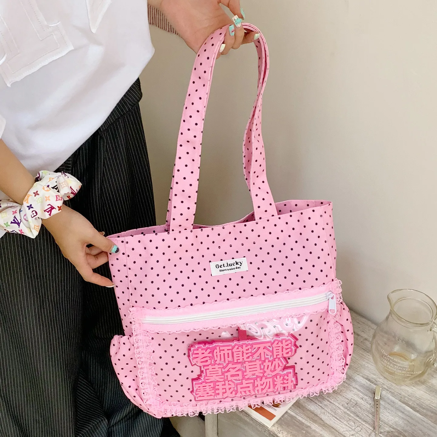 

2025 New Japanese Anime Ita Bag Shoulder Purse Cute Spacious Tote for Daily Commute Kawaii Cosplay Acrylic Display