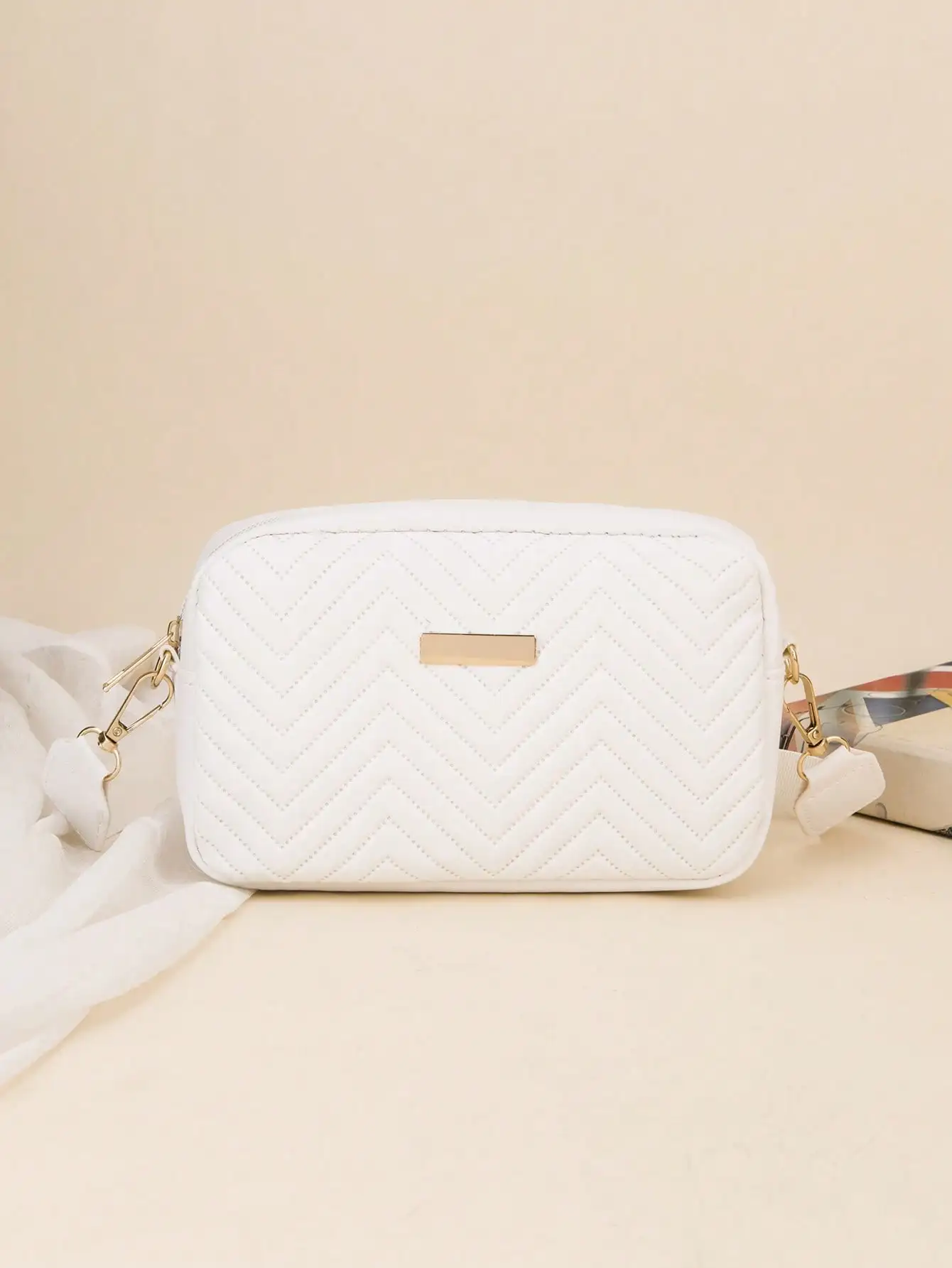 

1pc Red Quilted Plaid Embossed Small Square Crossbody Bag For Women, Fashion Versatile Shoulder Diagonal Bag With Gold Metal Decor