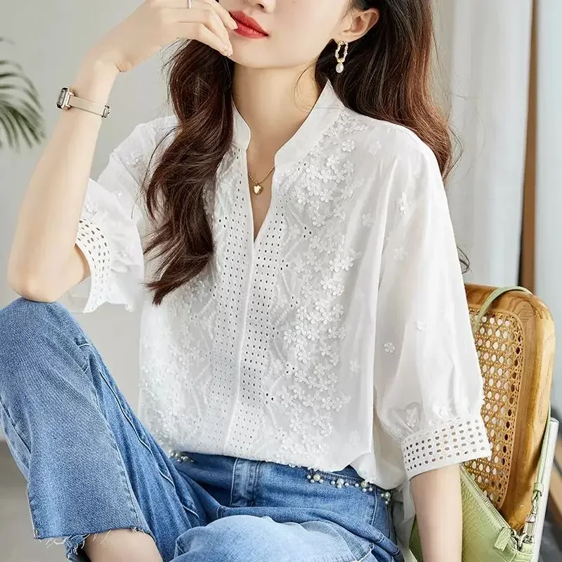 

Cotton 2024 Summer New Half Sleeve Shirt V-Neck French Hollowed Out Embroidered Loose Pullover Versatile White Blouse for J107