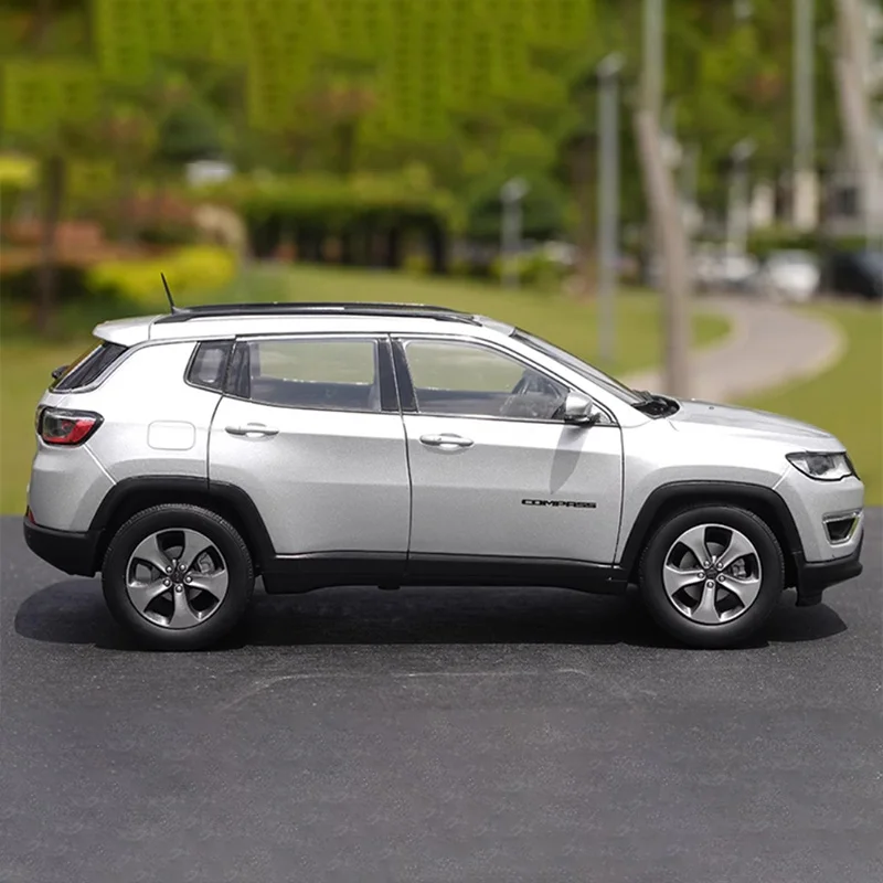 Diecast Original 1:18 Scale Gac Fick Jeep Compass Simulation Alloy Car Model Static Display Collectible Toy Gift Ornaments