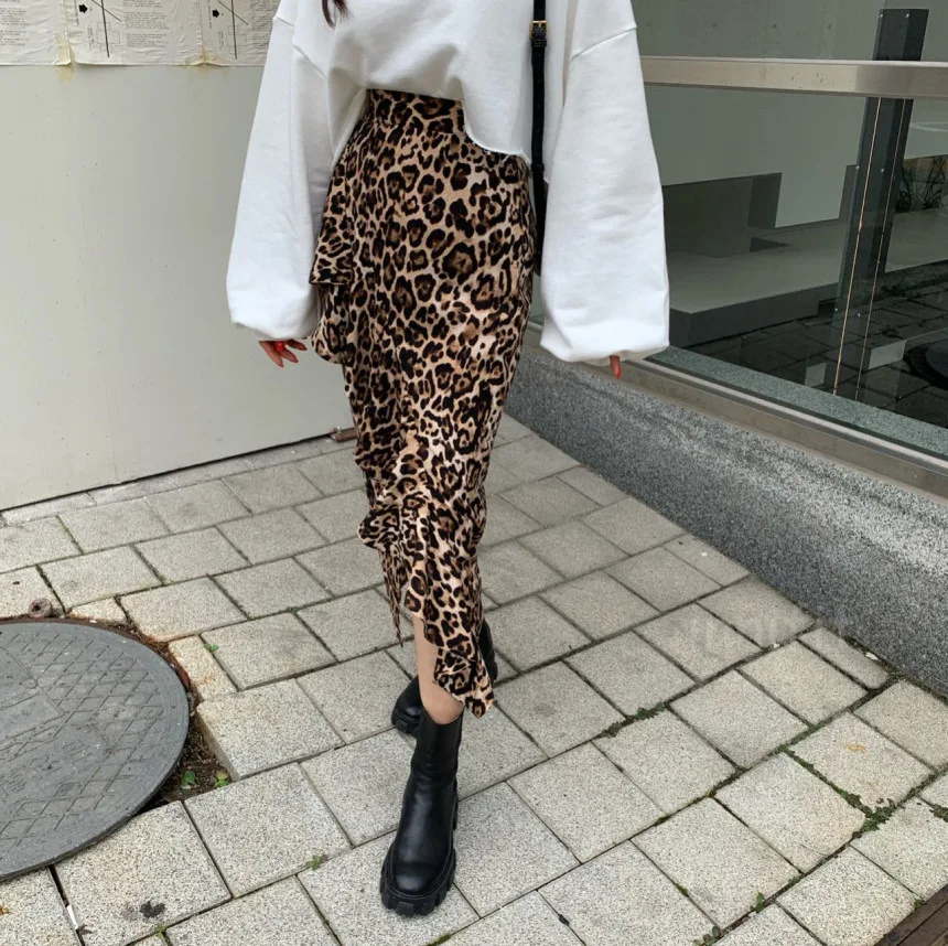 

Женская юбка 2026: Новая коллекция ранней весны, ретро-стиль, модная юбка с асимметричным леопардовым принтом для повседневной носки и стильных образов