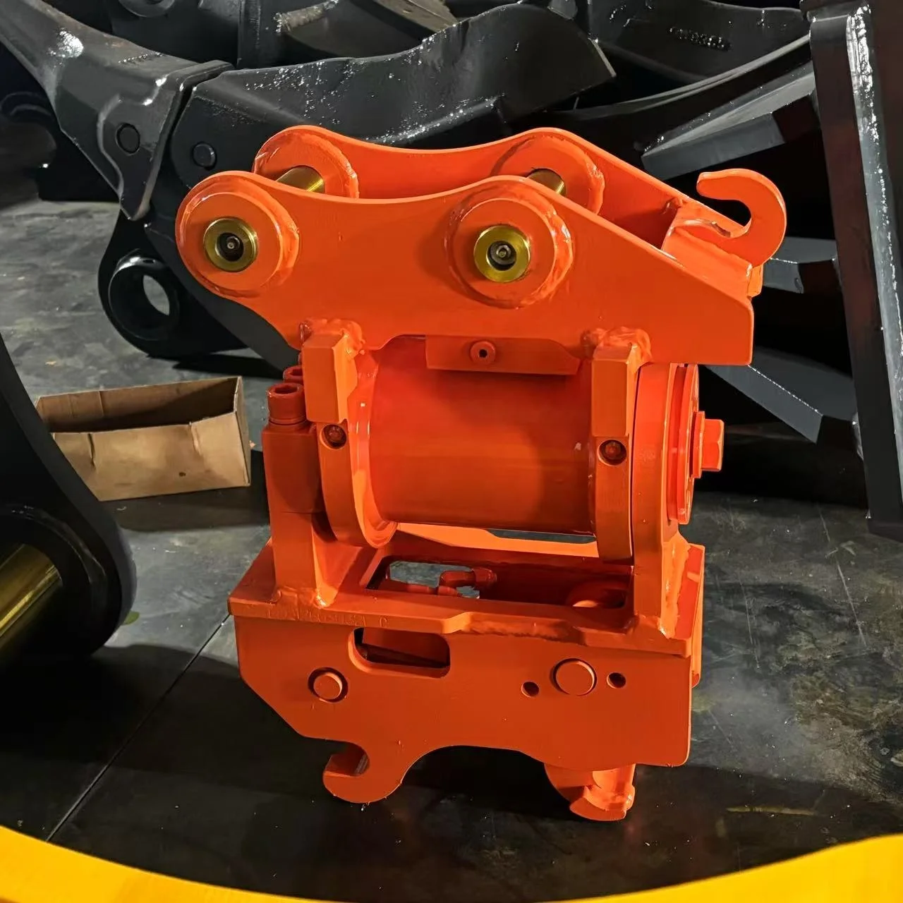 Hydraulic Tilt Hitch With Double Lock Device For Mini Diggers And Compact Excavators 1t To 2t
