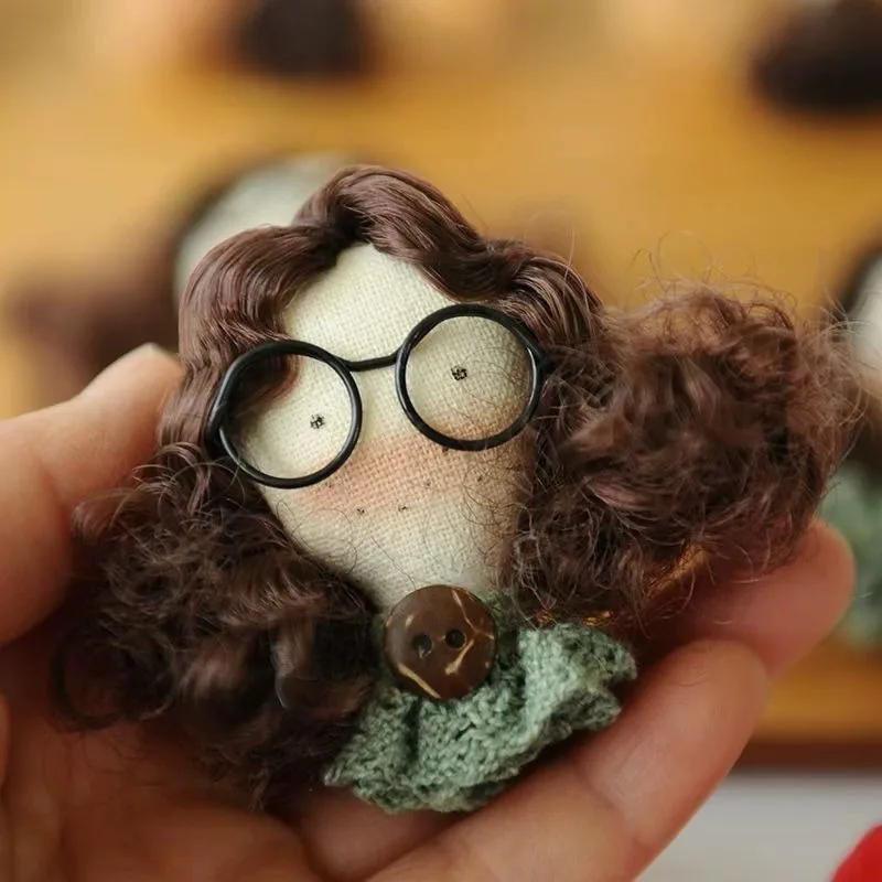 Fabric Cartoon Girl Brooch with Glasses Freckles Curly Hair Forest Style Colorful Cute Pin for Women Daily Bag Coat Decoration