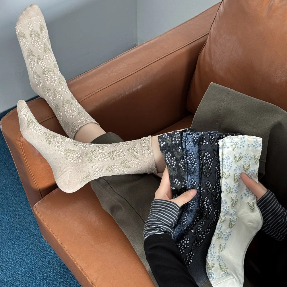 Winter Vintage 3D Embossed Mid-Calf Sock for Women Korean Floral Diamond Pattern Cotton Crew Socks Comfortable Thermal Stockings