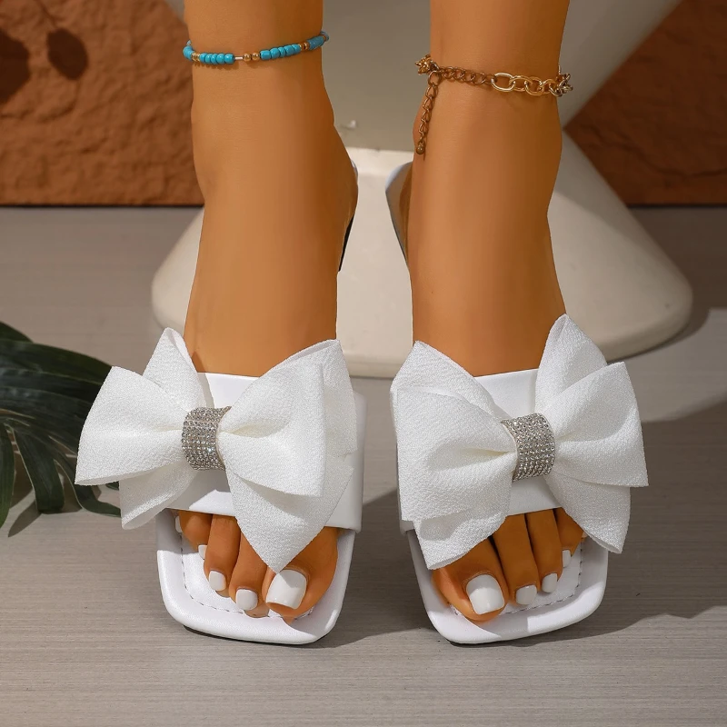 

2025 Summer New Women's Bow Design Fashionable and Comfortable Casual Slippers Outdoor Non slip and Wear resistant Flat Sandals