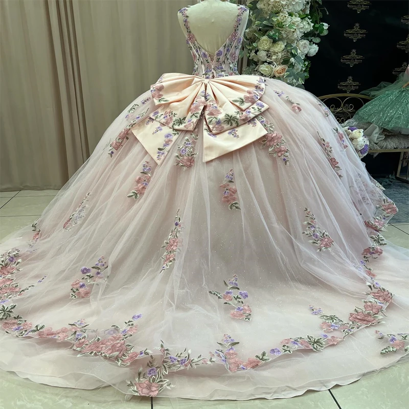 Luxury Light Pink Ball Gown Quinceanera Dress 2024 Applique Tull Vestido De 15Años Sweet 16 Birthday Pageant Princess Party Gown