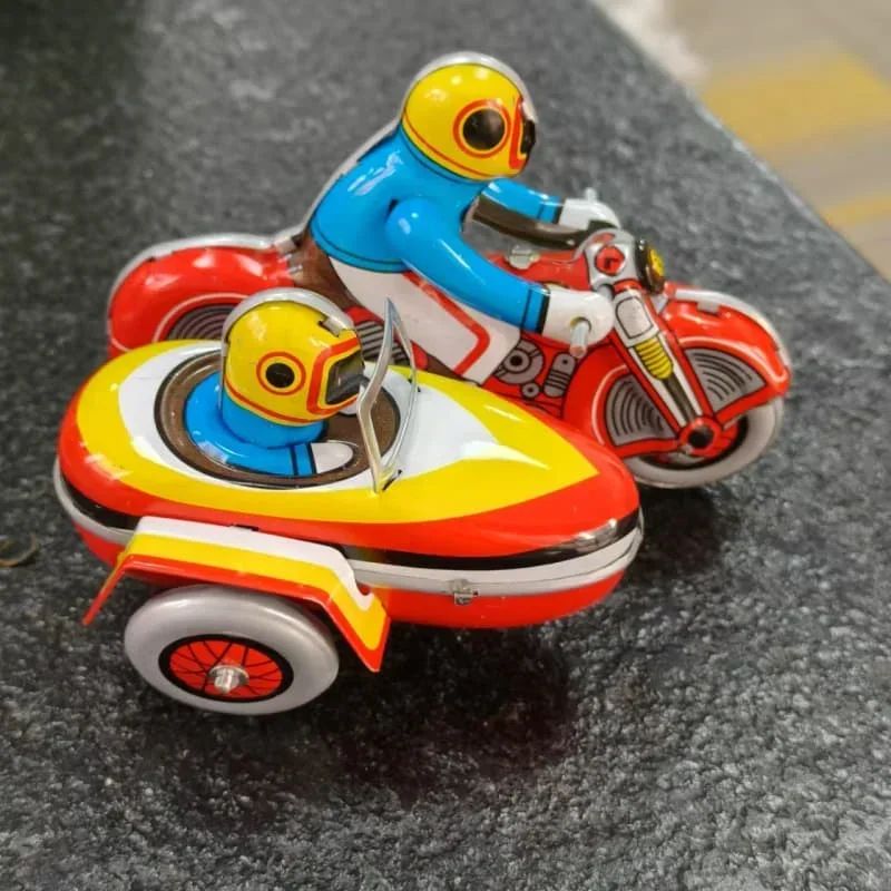 [Funny] Classic collection Retro Clockwork Wind up Metal Walking Tin Three rounds of motorcycle toy Mechanical toys kids gift