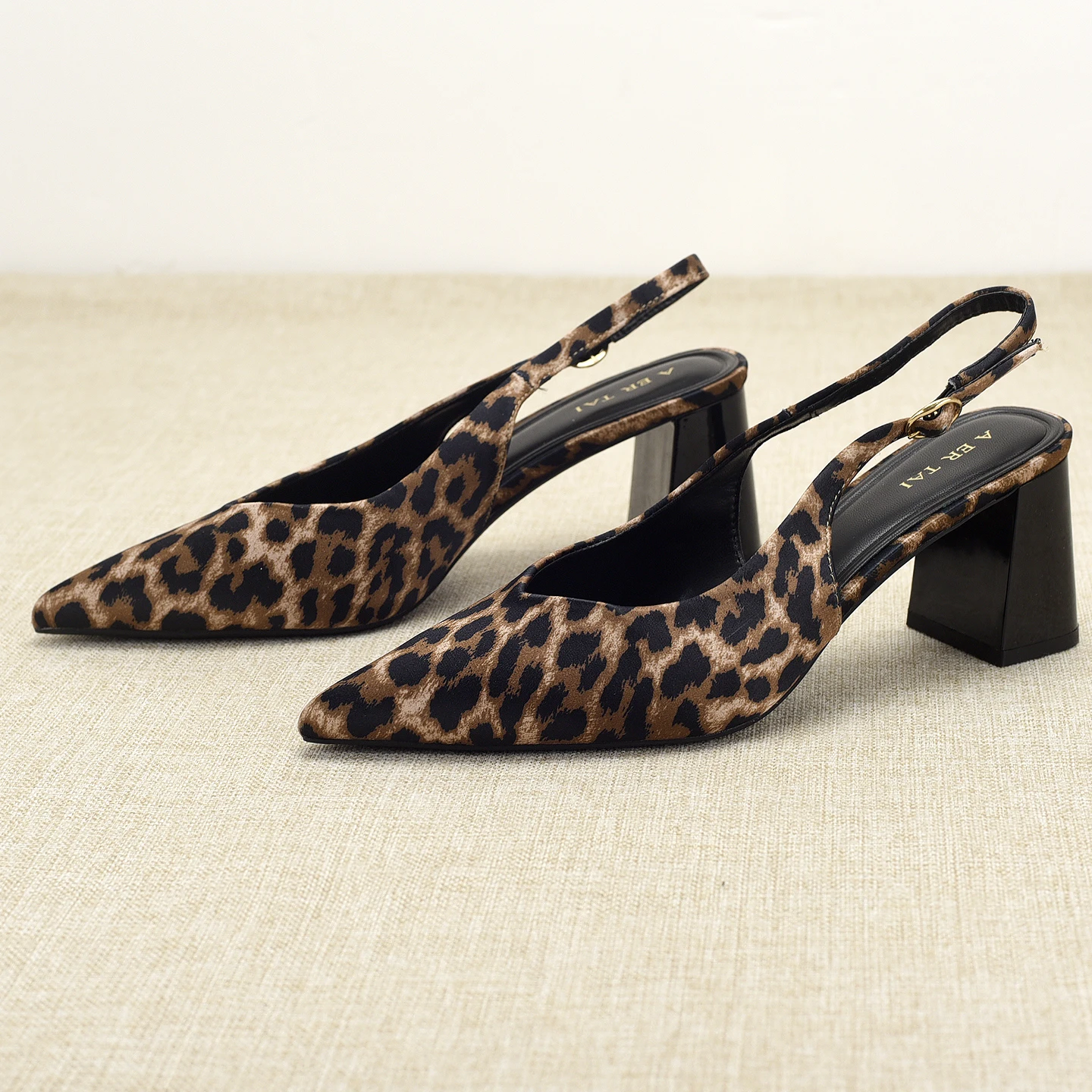 Elegant Burst Pattern Head Cover Sandals Women's Thick Heel Pointed Toe Multi-Color High Heels Fashionable Summer Shoes