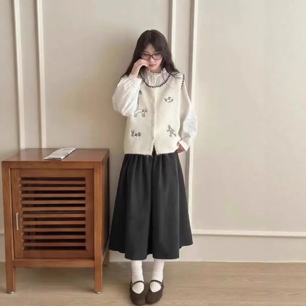 

Korean Cartoon Embroidery Sleeveless Knitted Vest Women's Fashion Slimming Layering Trendy Top Autumn Winter New Style