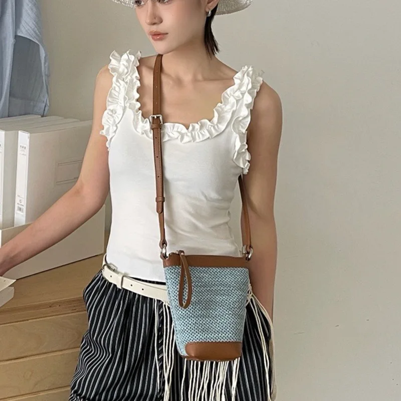Retro woven bucket bag 2026 new, summer breathable fly-woven messenger mobile phone bag, light commuter bag