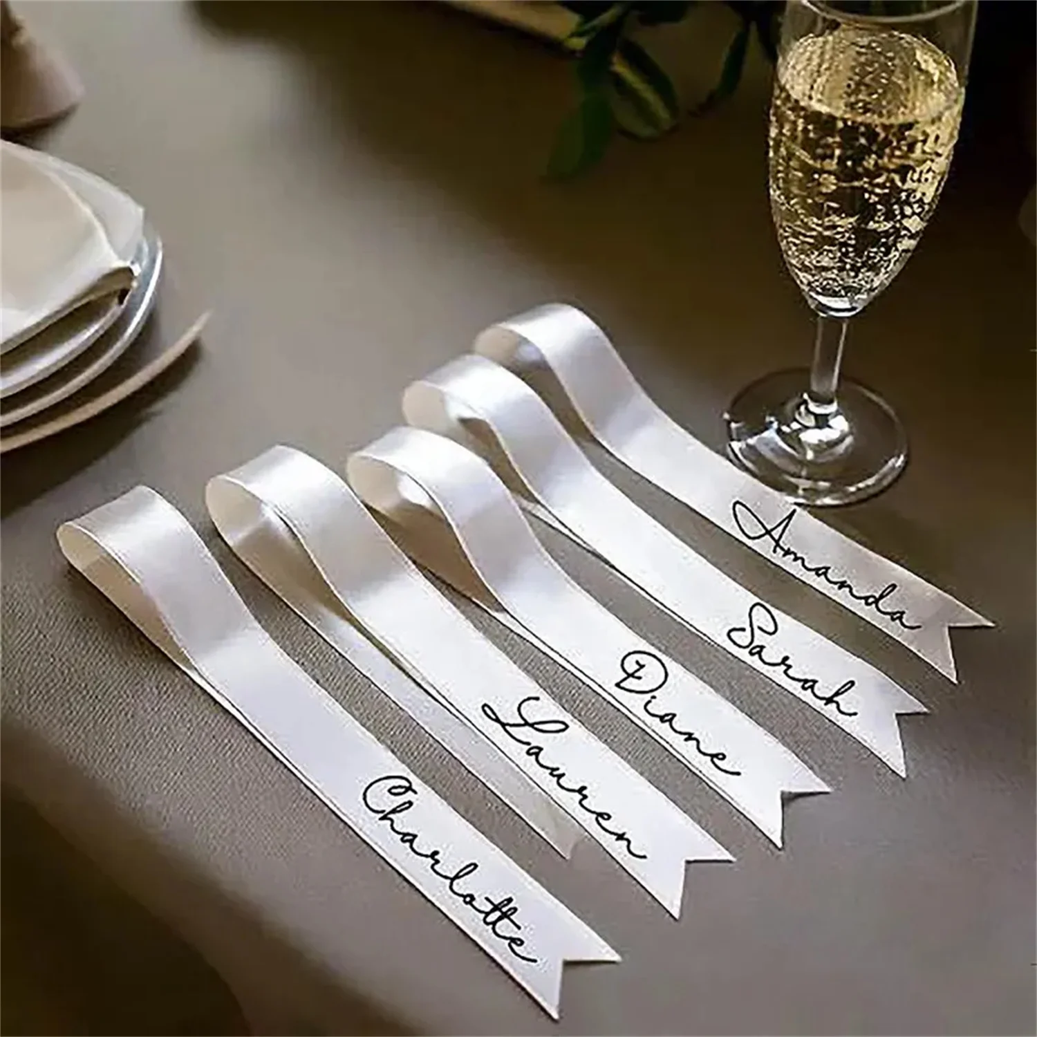 Cinta personalizada de 10 piezas para copas de champán de dama de honor |   Lazo para flautas de vino/champán de dama de honor |   Nombres del lugar de boda Ribb