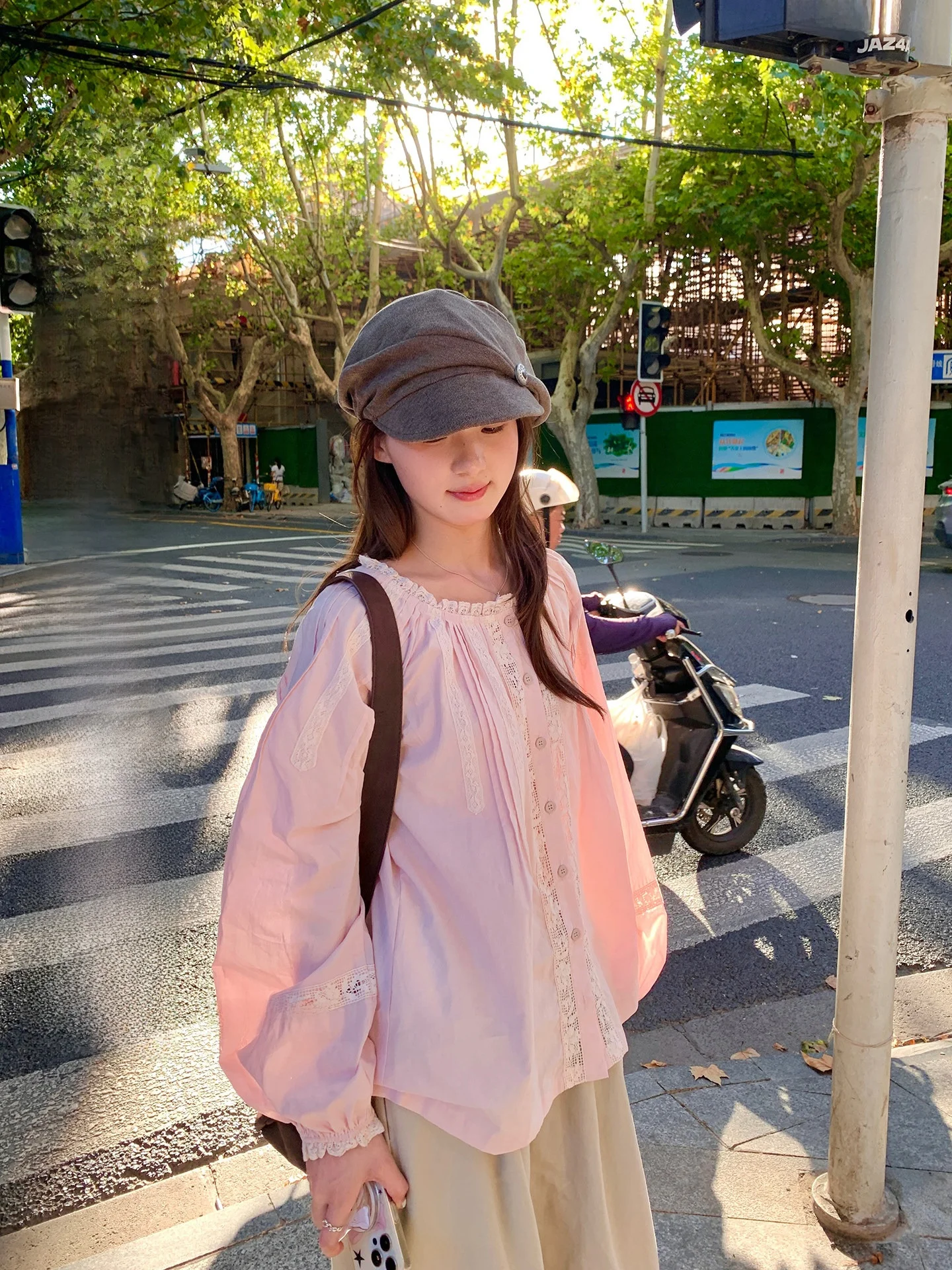 

Pink Long Sve irt Women's Early Spring Loose Sweetened Blouse Embroidered Hollow out Design Sense Top French Sle Cotton