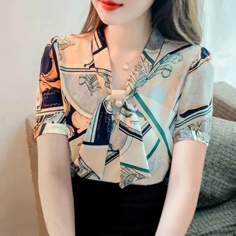 Spring Summer New Women\'s V-neck Short Sleeve Three Quarter Sleeve Chiffon Floral Printing Tee Shirt Heart-shaped Fashion Tops