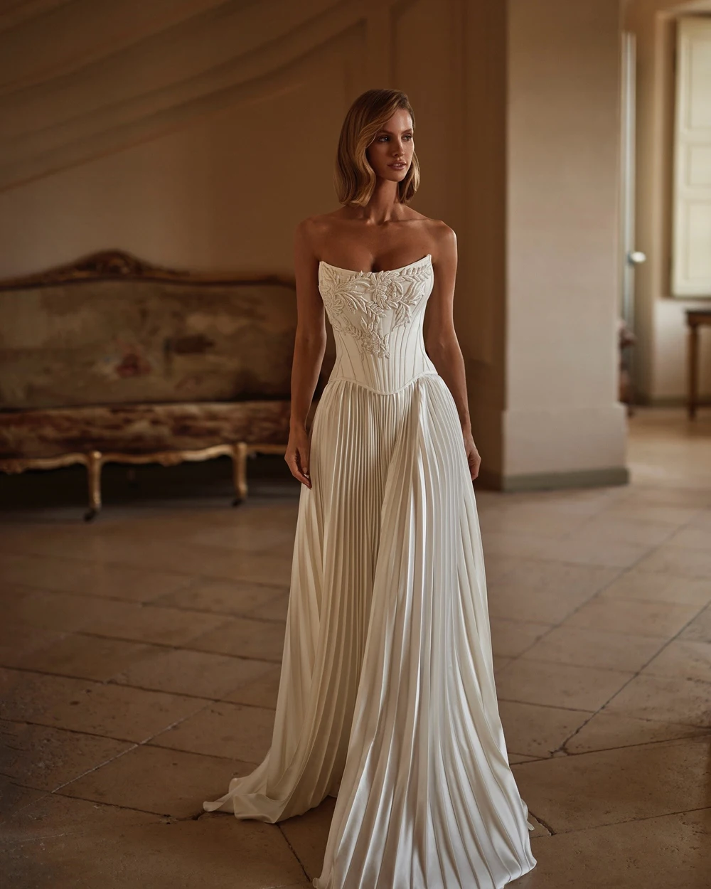 

Strapless Embroidery Wedding Dresses Vintage Pleat Beading Appliques Elegant Bridal Gowns Simple Vestido De Novia Customized