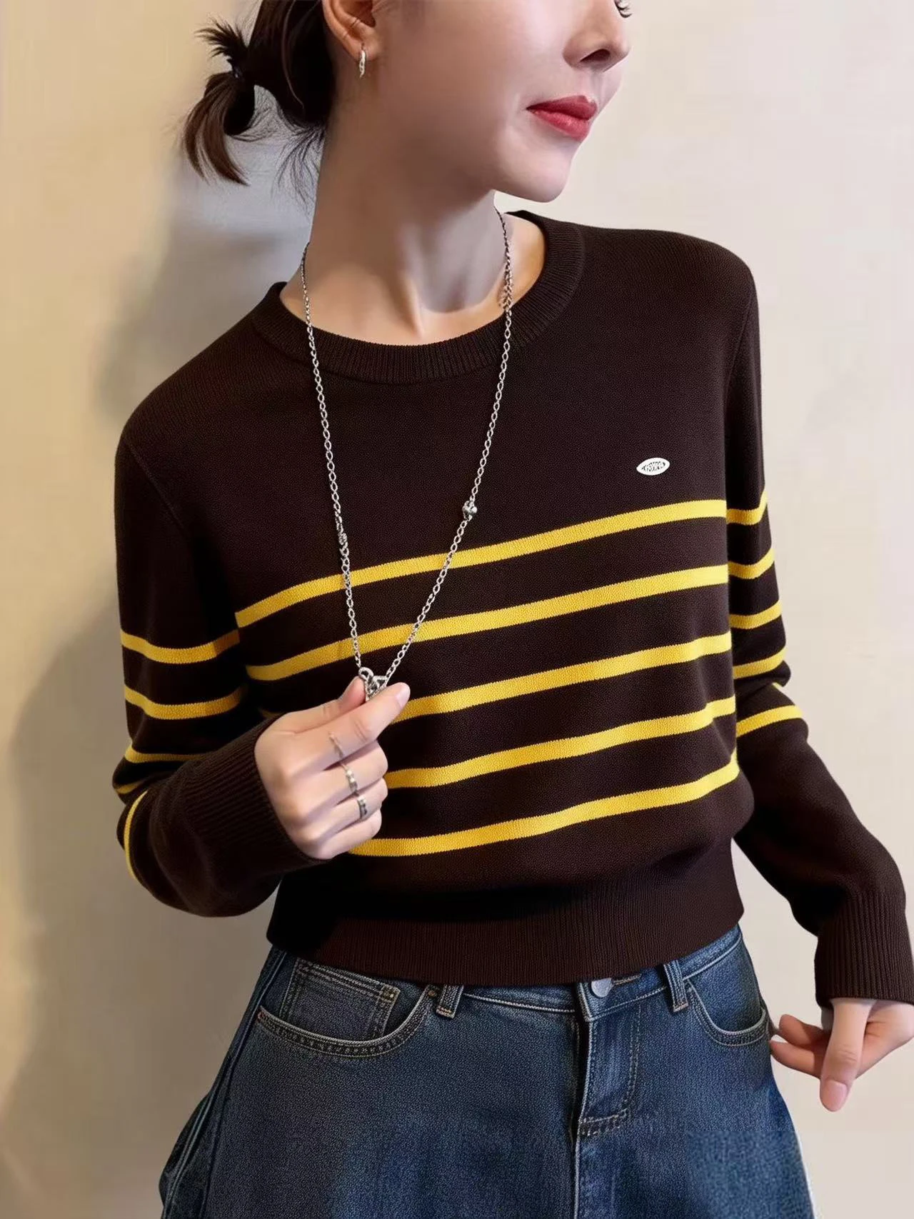 

Осенне-зимний вязаный свитер с полым дизайном сзади, корейский стиль, утягивающая полосатая молодежная базовая рубашка с цветными блоками