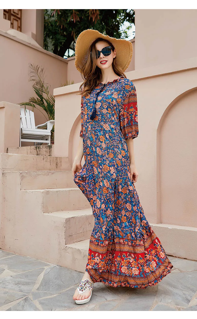 2025 Robes pour femmes de nouveau style au Moyen-Orient. Robes longues amples à manches courtes imprimées en coton et soie de style bohème.