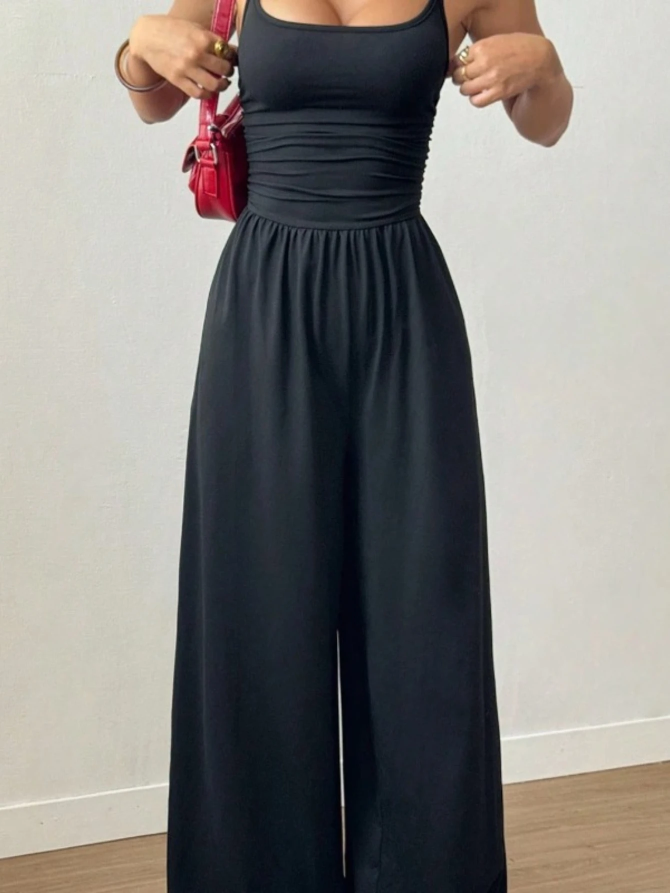 

Женский повседневный комбинезон свободного кроя с плиссировкой, однотонный, прямой силуэт, А-образный, с открытой спиной, на бретелях, облегающий, на тонких бретелях