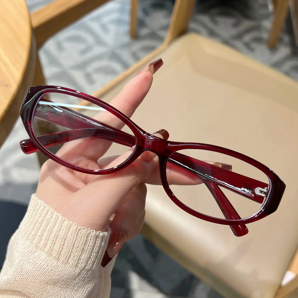 Retro Women's Plain Glasses with Small Frames, Simple and Versatile for Everyday Use, Online Work, and Visual Protection