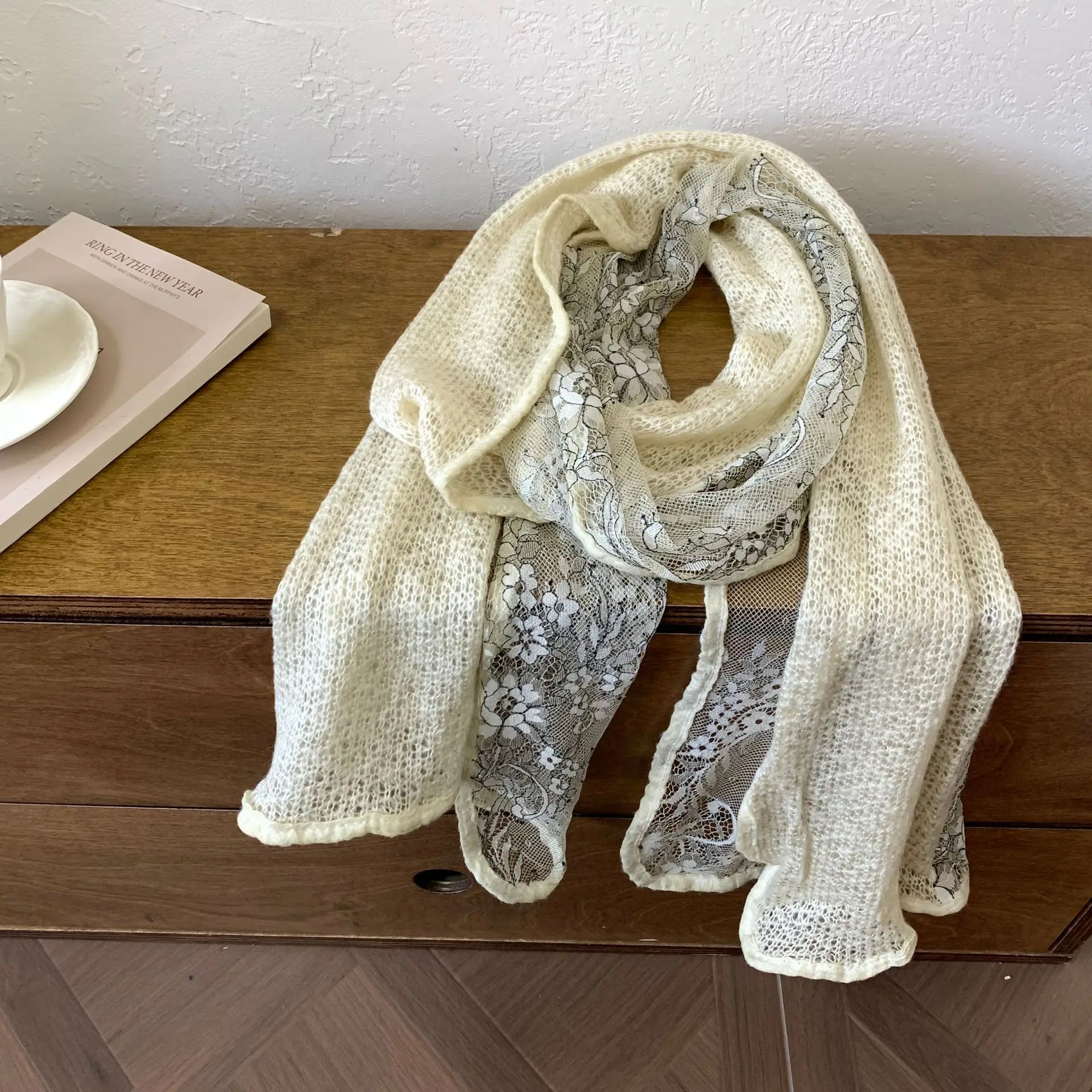 

Gentle Intellectual Splicing Lace Flower Shawl with Women's New Air-conditioned Room Spring and Autumn Thin Scarf