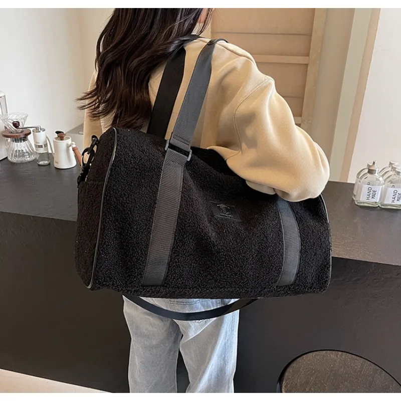 

Повседневные плюшевые однотонные дорожные сумки большой вместимости, зимние прочные спортивные сумки на молнии для отдыха унисекс, 2024, горячая распродажа