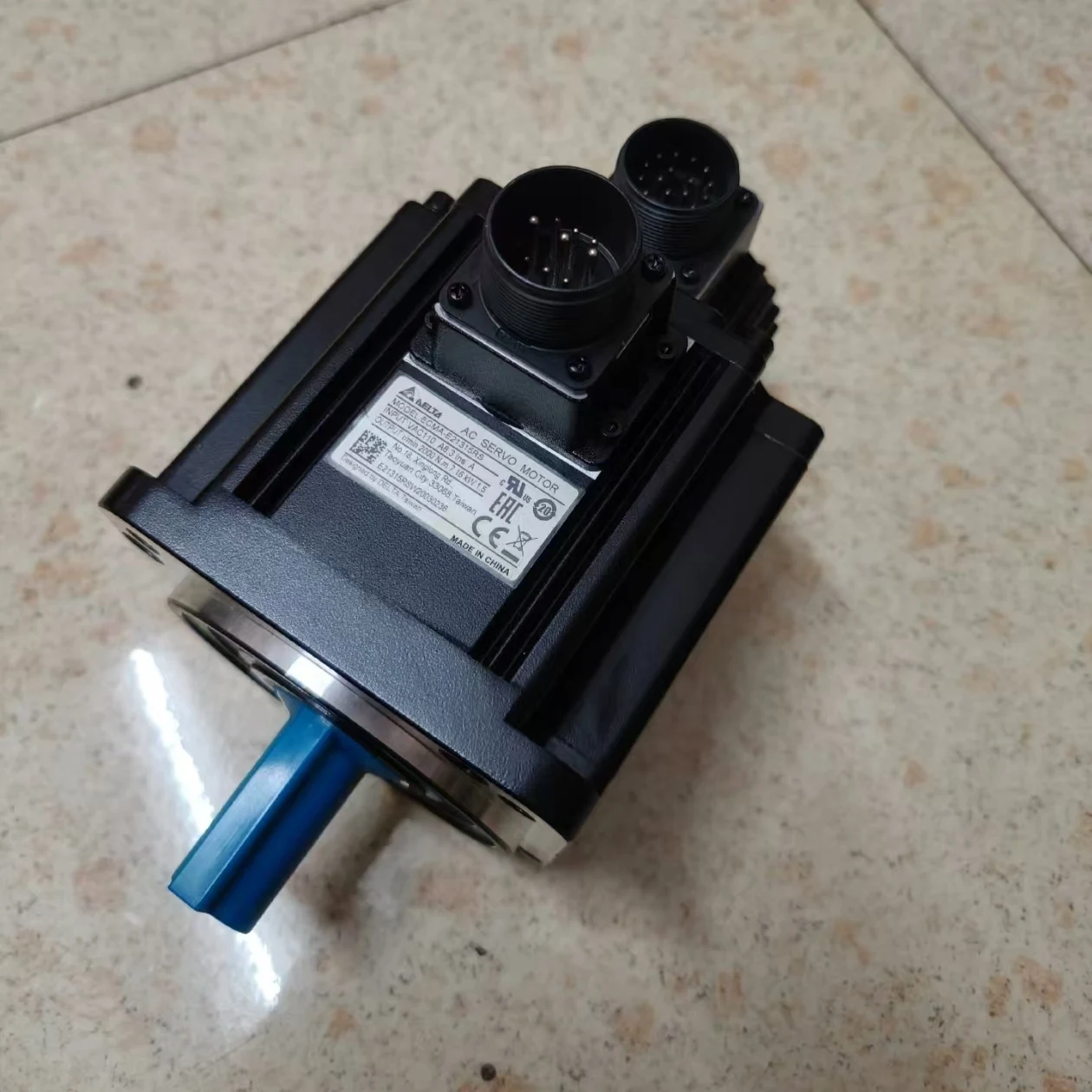 ECMA-E21315RS ECMA-E21315SS サーボ モーター 倉庫に新品