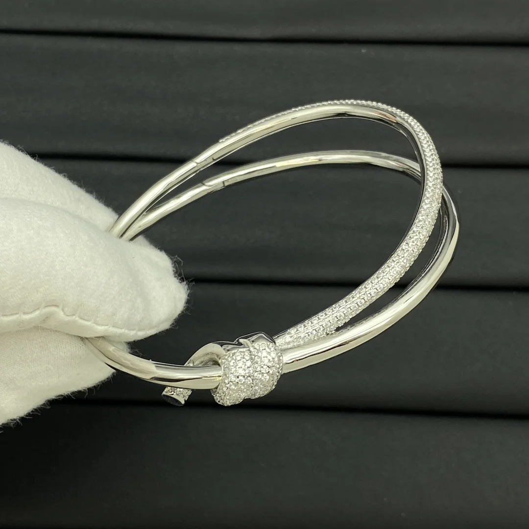 

TIF's new 925 sterling silver minimalist double-layer bundled bracelet is versatile and durable