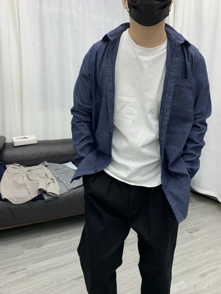 洗浄綿ピンストライプシャツメンズルーズフィット長袖カジュアルレトロ香港スタイル特大デニムシャツ若者秋の摩耗