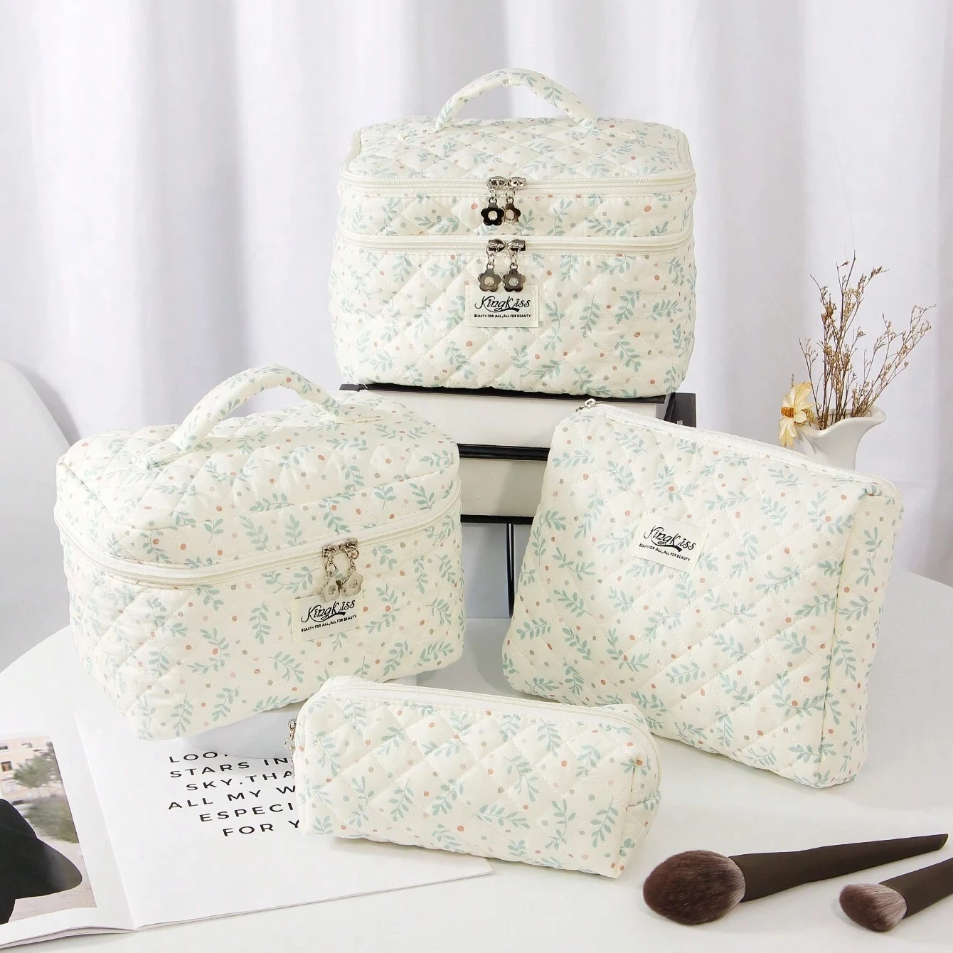 Large Capacity Handheld Floral Cosmetic Bag Casual Lady Portable Stitched Flower Ins Travel Bag For Organizing Make-Up