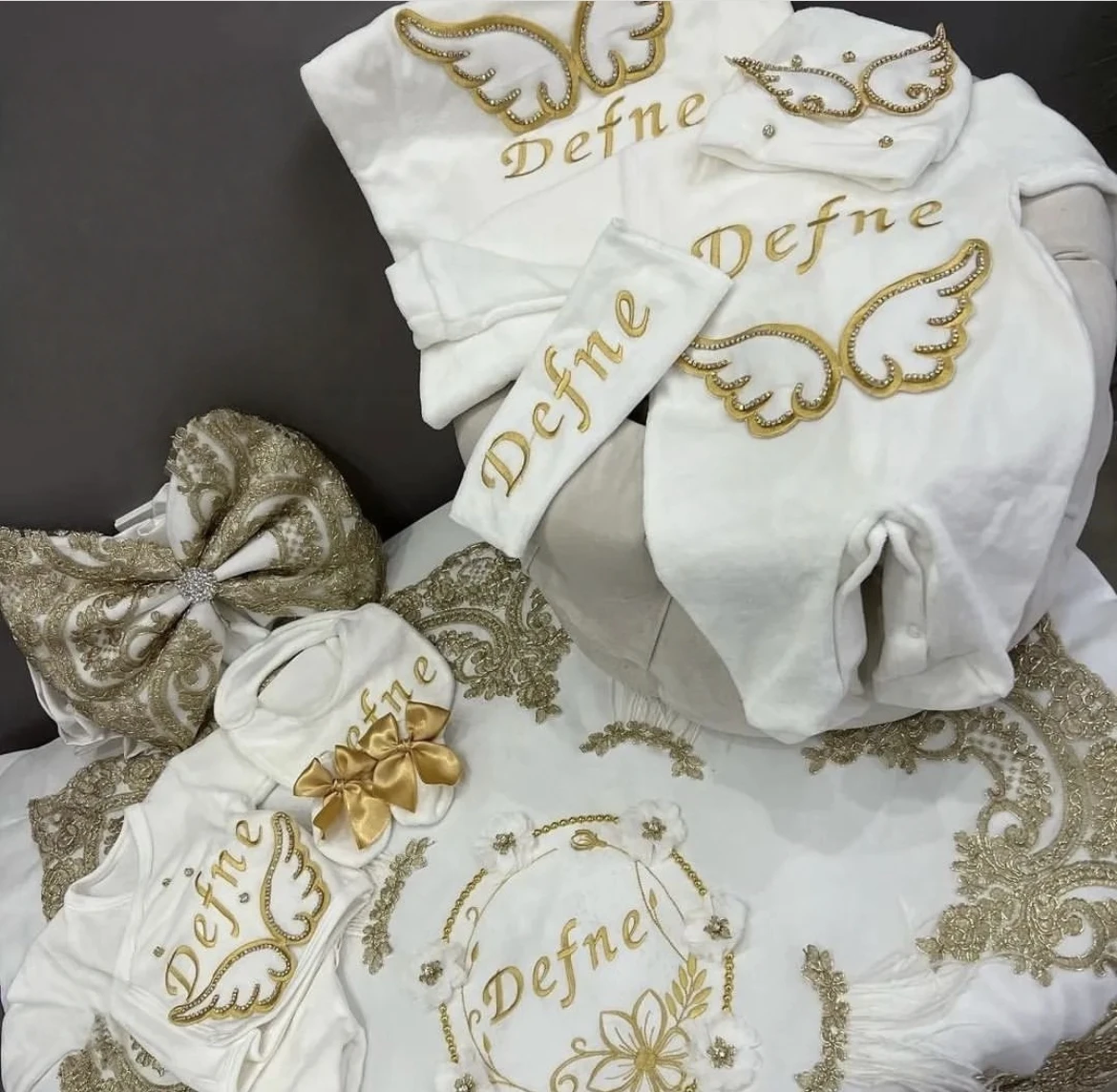 Dollbling 10pcs Wings Outfits Any Name Personalized Sweetwood Embroidery Gift Set Baby Pajamas Hat Welcome Home Ceremonial dress