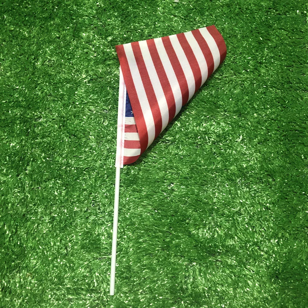 Drapeau américain 14x21cm en polyester double face, drapeau américain à agiter à la main avec mât en plastique pour la décoration